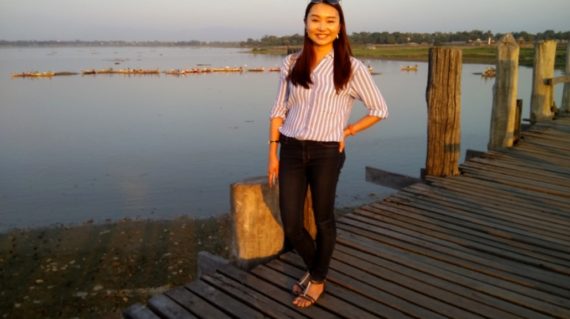 Walking U Bein bridge